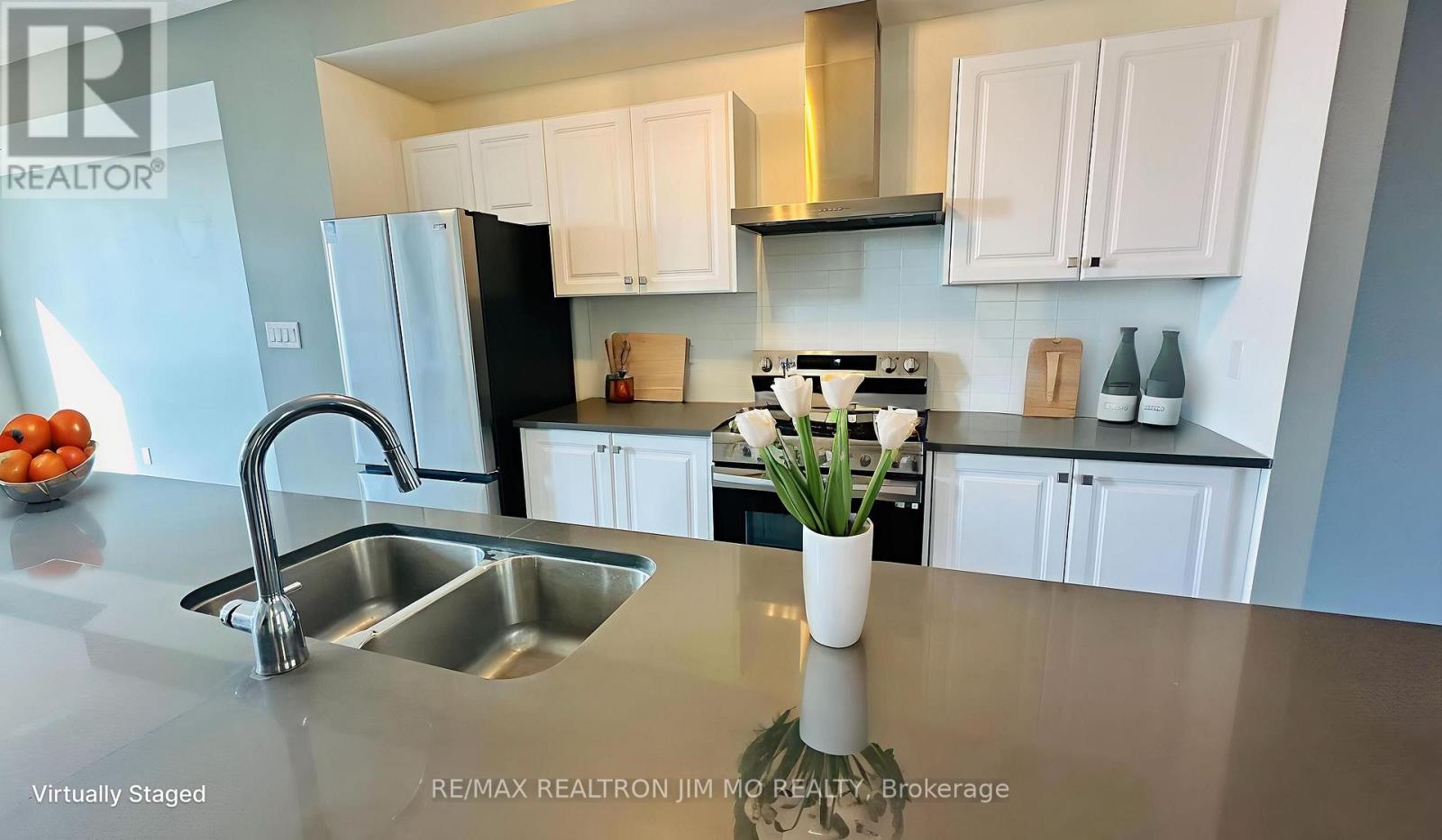 114 Blue Forest Crescent, Barrie, Ontario  L9J 0N7 - Photo 3 - S12999852