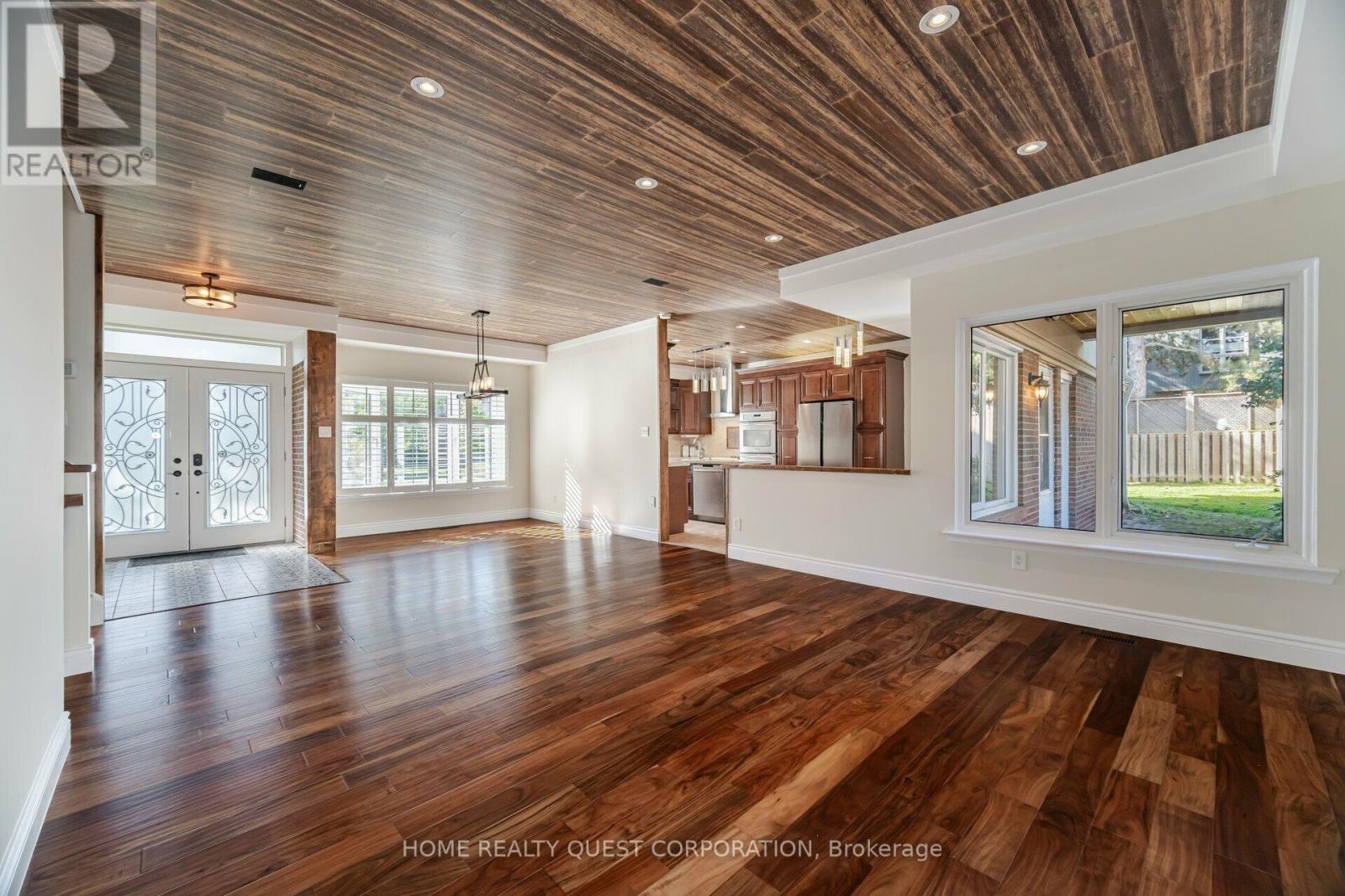 41 Bowshelm Court, Mississauga, Ontario  L5N 1K2 - Photo 11 - W12999808