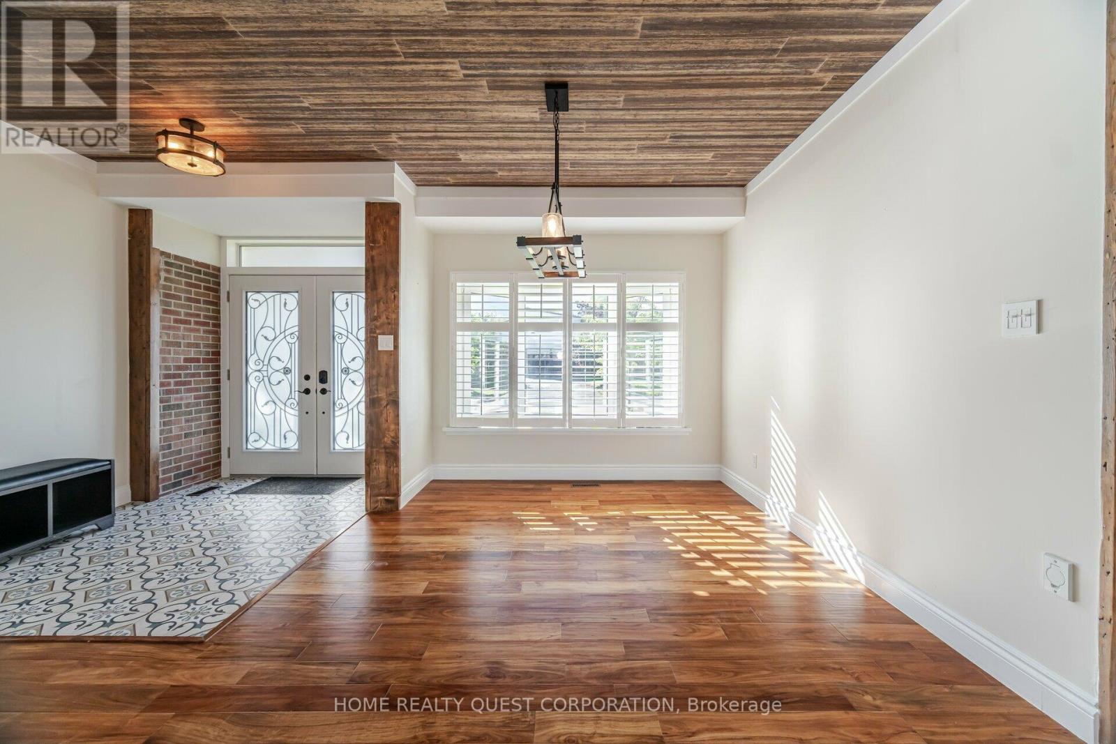 41 Bowshelm Court, Mississauga, Ontario  L5N 1K2 - Photo 13 - W12999808