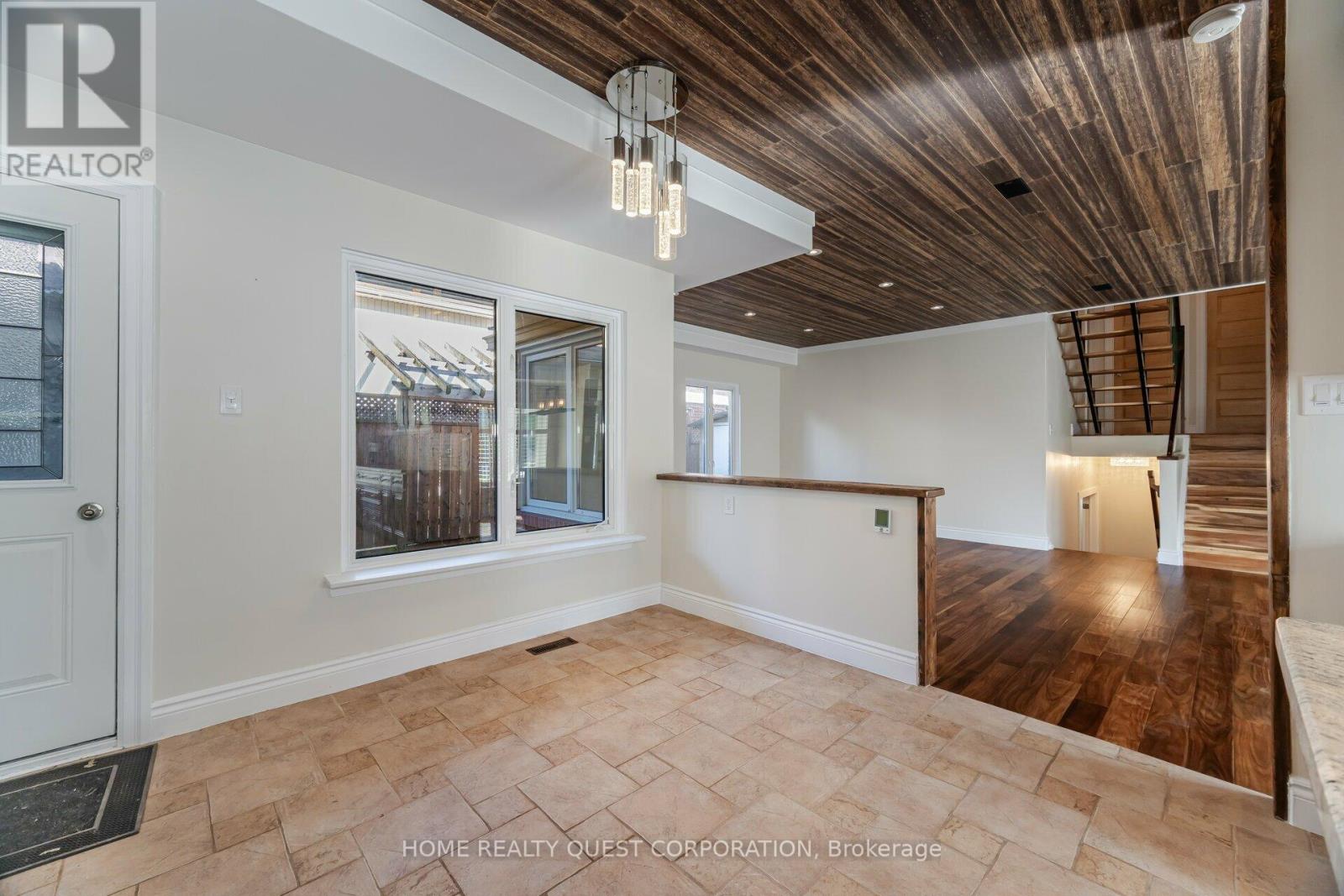 41 Bowshelm Court, Mississauga, Ontario  L5N 1K2 - Photo 14 - W12999808