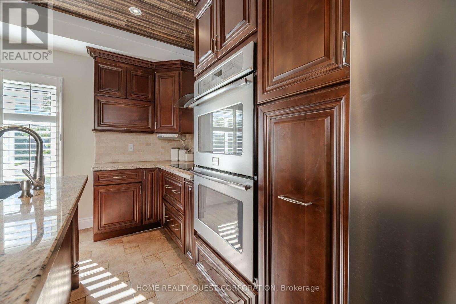 41 Bowshelm Court, Mississauga, Ontario  L5N 1K2 - Photo 19 - W12999808