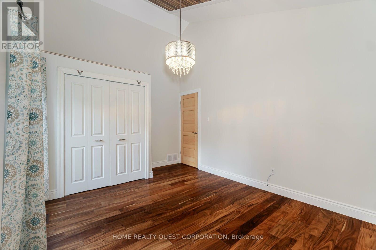 41 Bowshelm Court, Mississauga, Ontario  L5N 1K2 - Photo 22 - W12999808