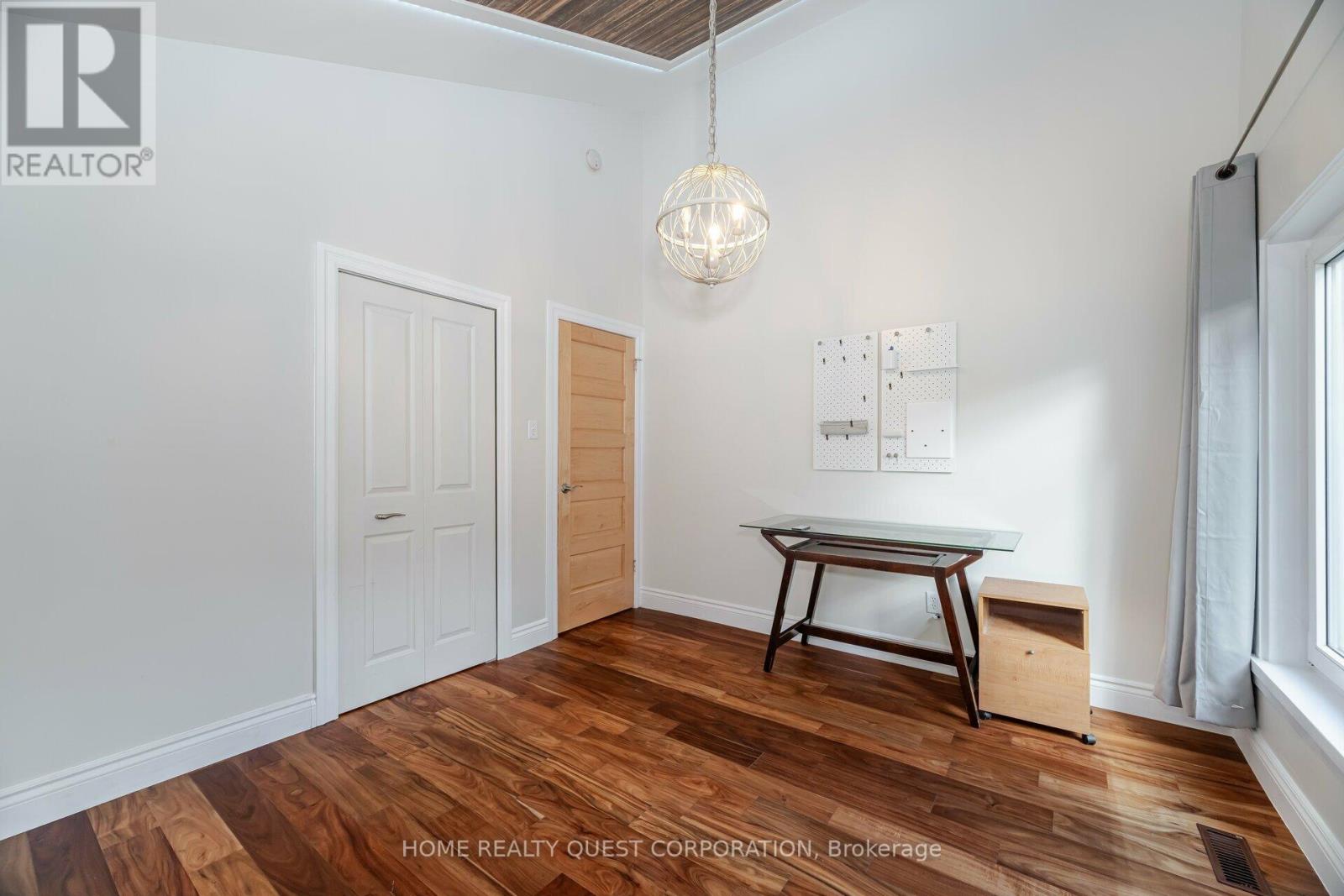 41 Bowshelm Court, Mississauga, Ontario  L5N 1K2 - Photo 25 - W12999808