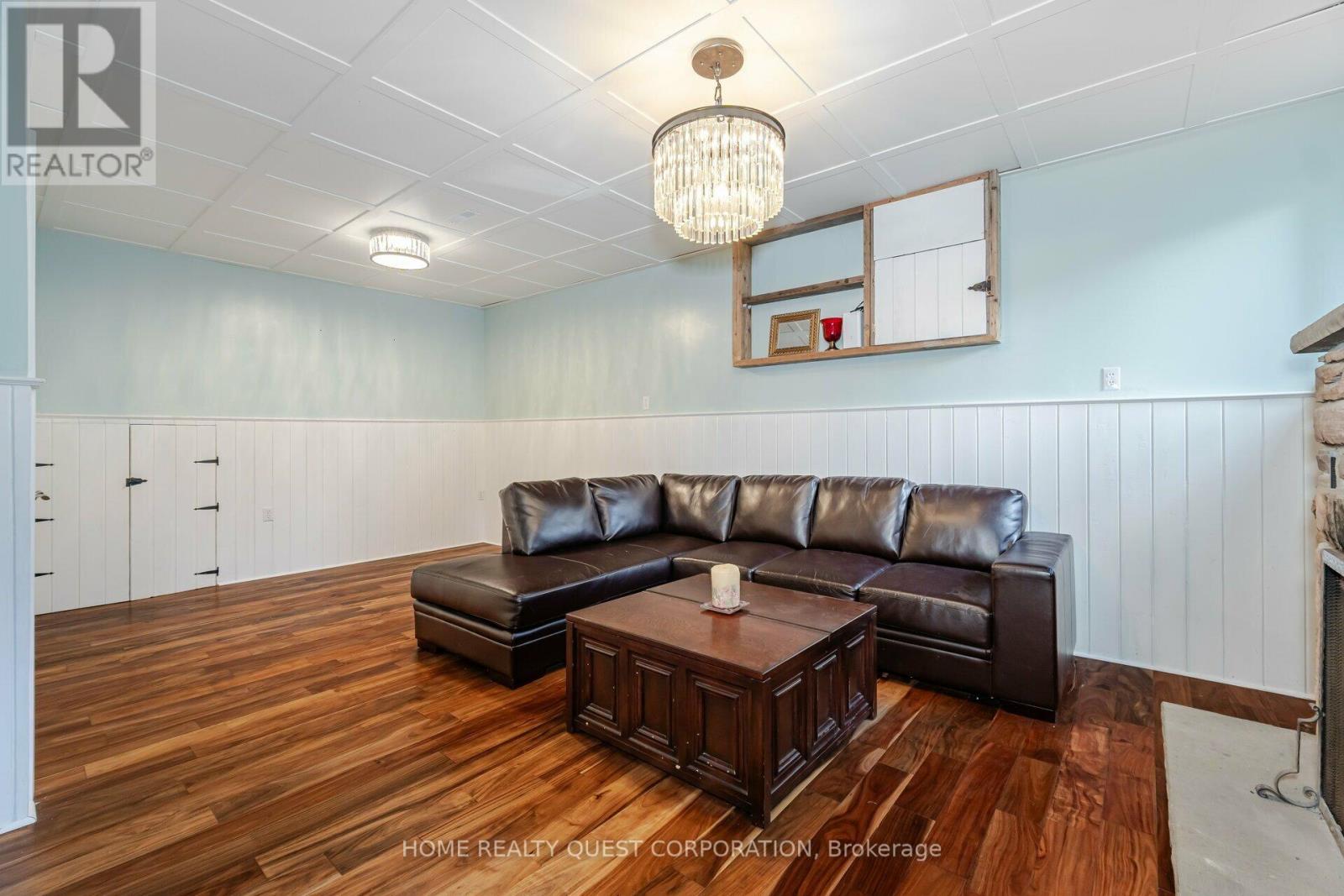 41 Bowshelm Court, Mississauga, Ontario  L5N 1K2 - Photo 32 - W12999808