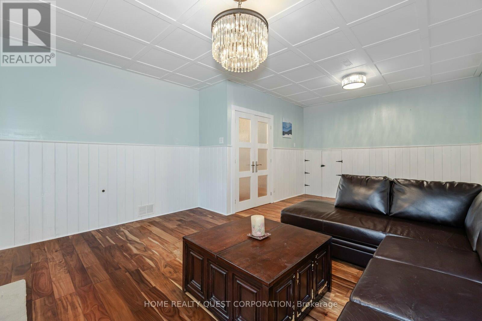 41 Bowshelm Court, Mississauga, Ontario  L5N 1K2 - Photo 33 - W12999808