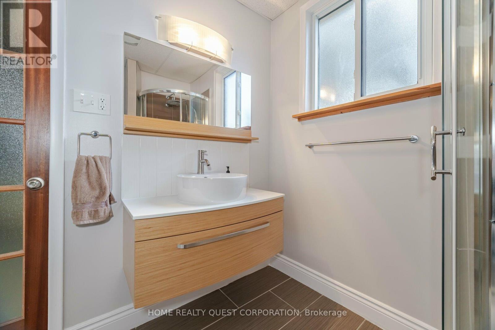 41 Bowshelm Court, Mississauga, Ontario  L5N 1K2 - Photo 36 - W12999808