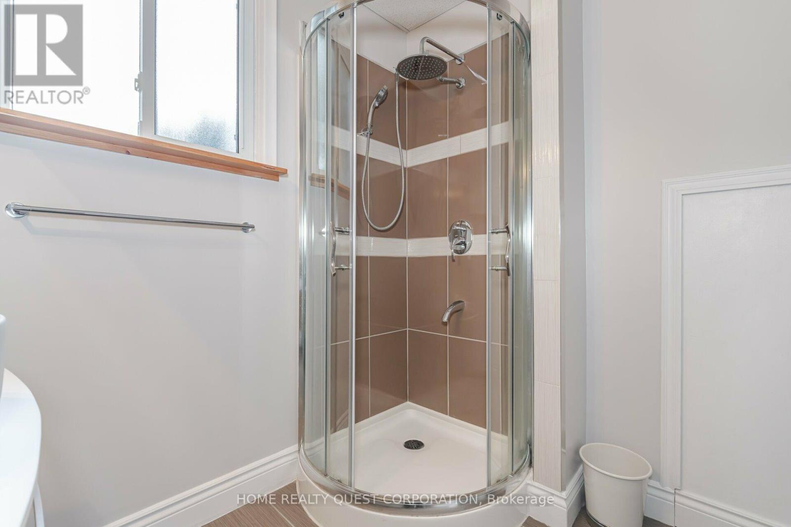 41 Bowshelm Court, Mississauga, Ontario  L5N 1K2 - Photo 37 - W12999808