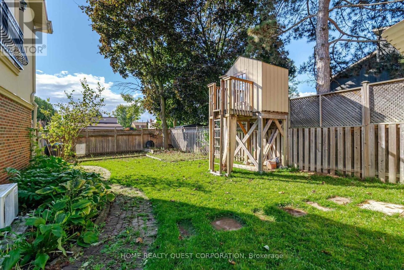 41 Bowshelm Court, Mississauga, Ontario  L5N 1K2 - Photo 43 - W12999808