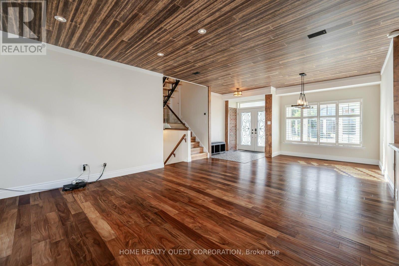 41 Bowshelm Court, Mississauga, Ontario  L5N 1K2 - Photo 6 - W12999808