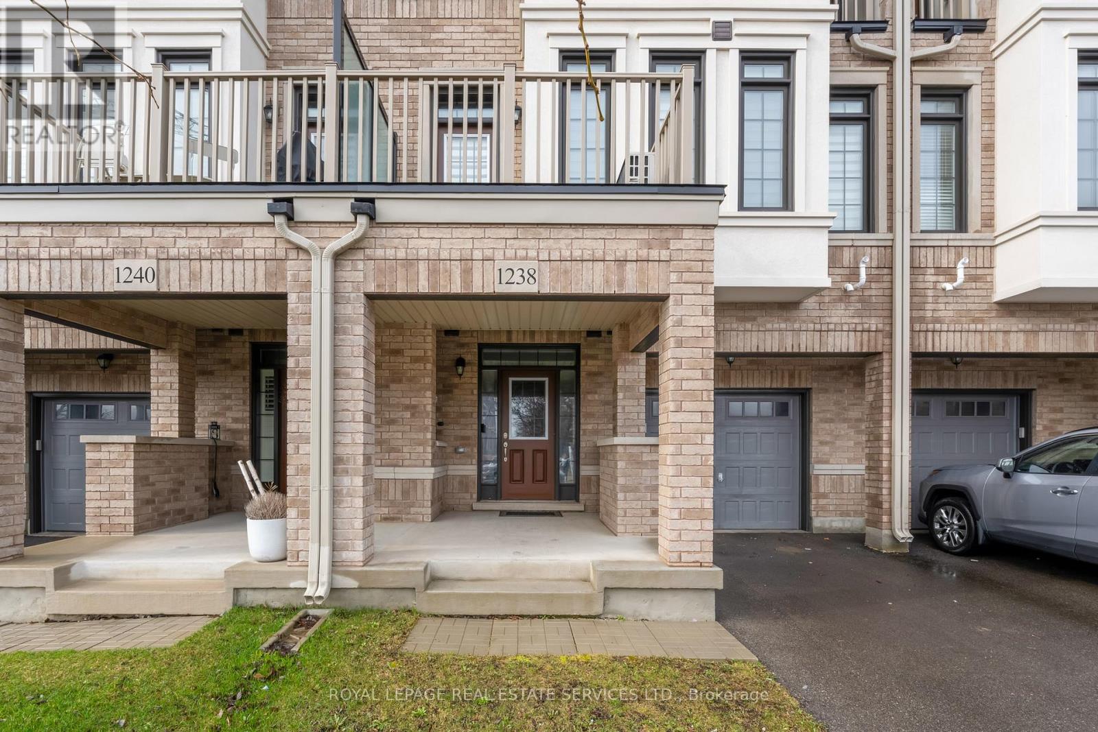 1238 Restivo Lane, Milton, Ontario  L9T 2X5 - Photo 3 - W12999814