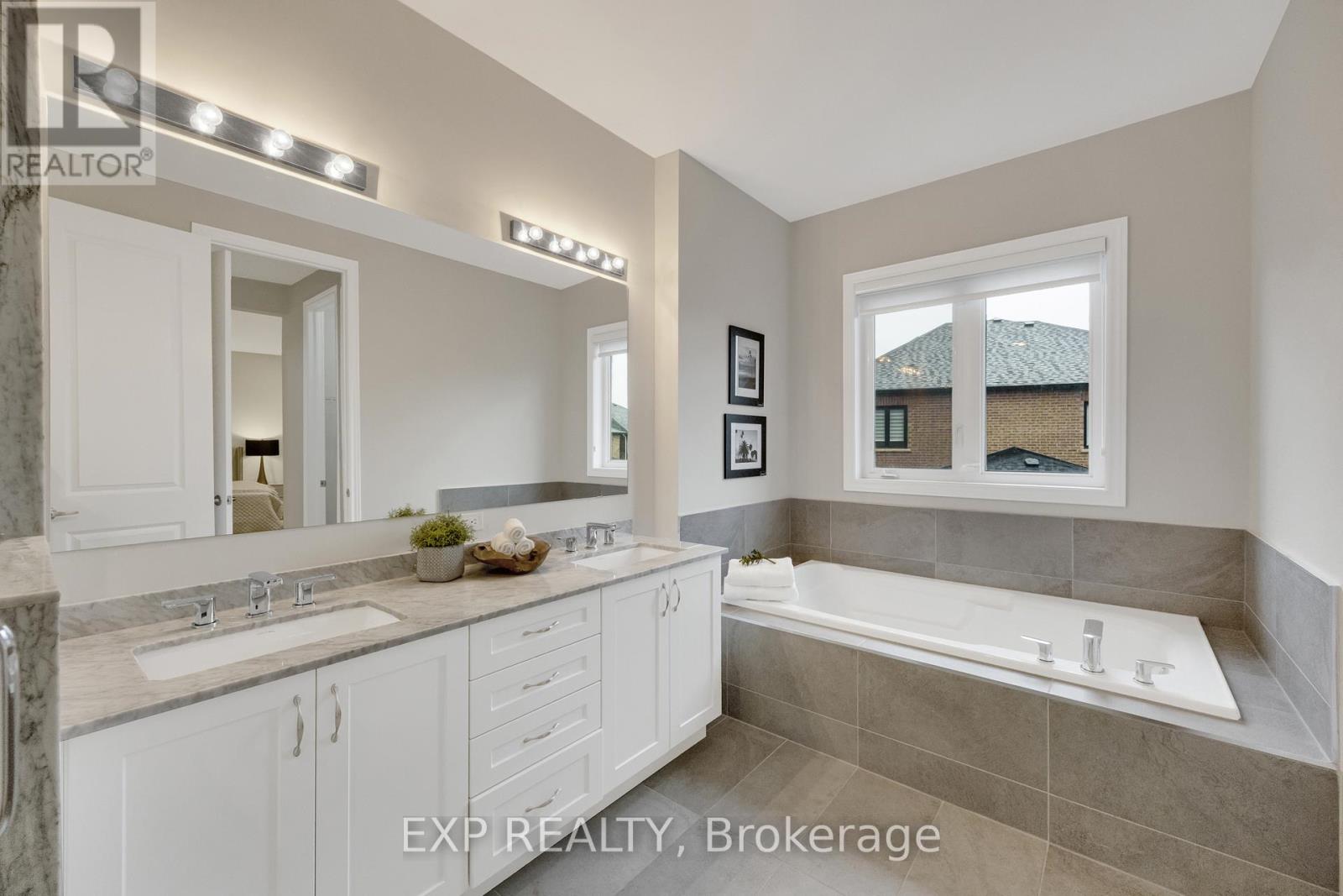 34 Carnegie Drive, Oakville, Ontario  L6H 0V8 - Photo 37 - W12999822