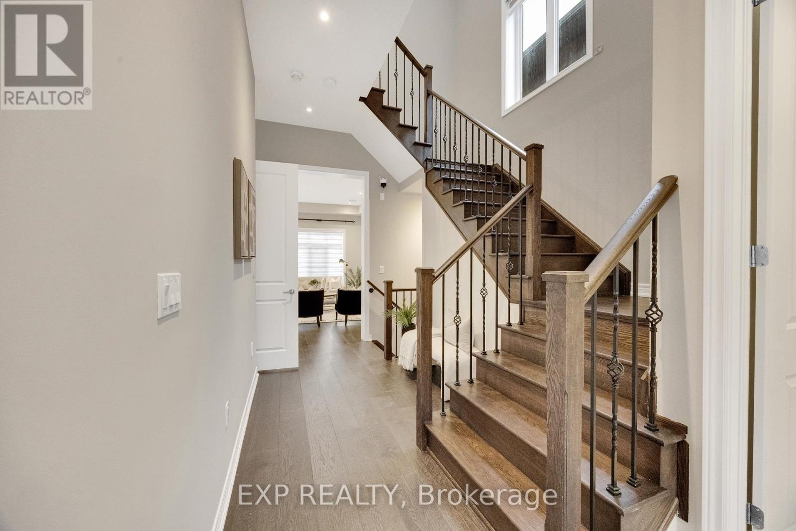 34 Carnegie Drive, Oakville, Ontario  L6H 0V8 - Photo 5 - W12999822