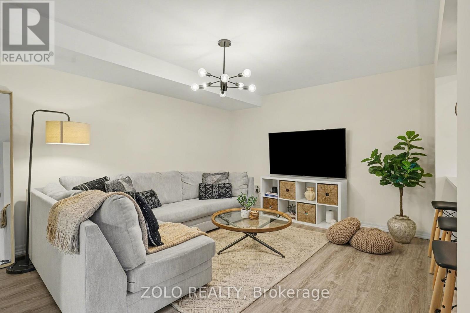 137 Christopher Road, Oakville, Ontario  L6H 0X9 - Photo 5 - W12999854