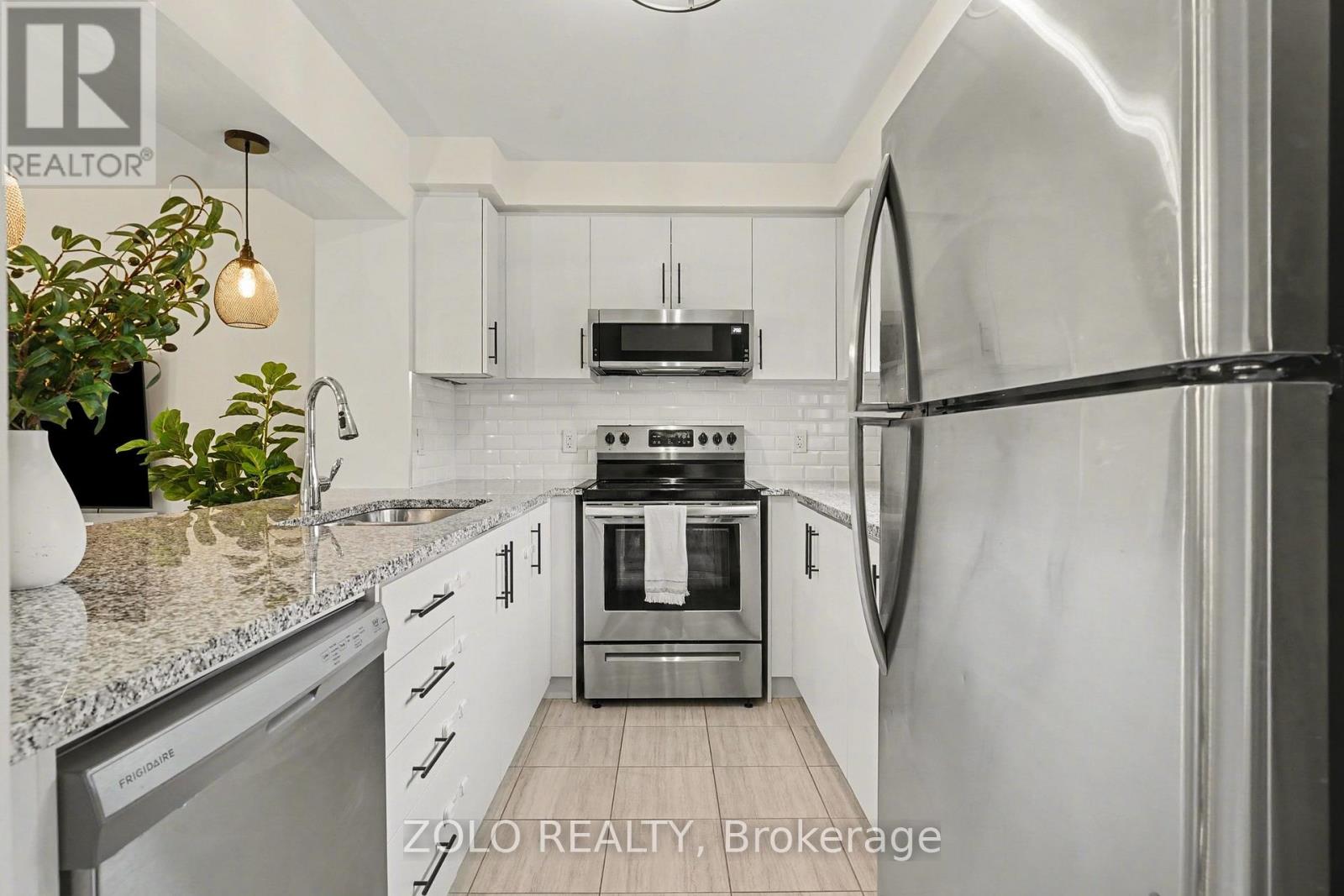 137 Christopher Road, Oakville, Ontario  L6H 0X9 - Photo 8 - W12999854