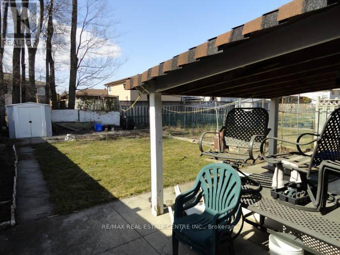 879 Consort Crescent, Mississauga, Ontario  L5C 1J8 - Photo 15 - W12999944