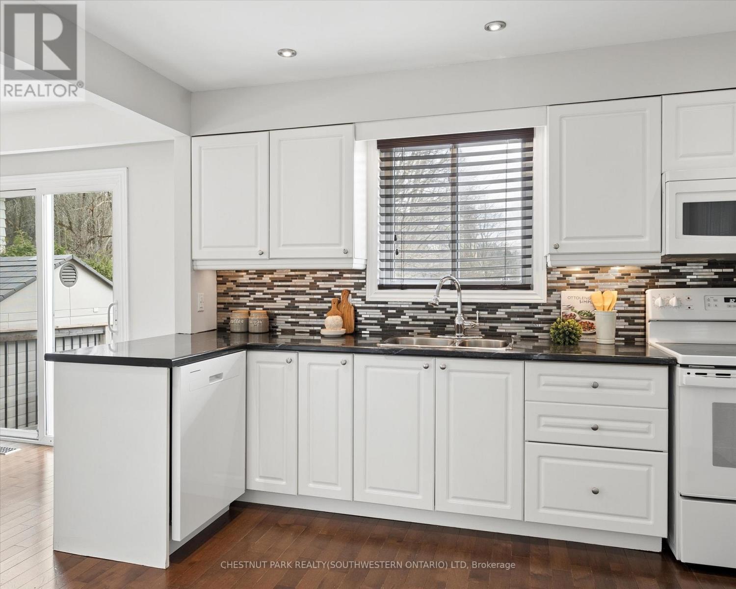 168 Green Valley Drive, Waterloo, Ontario  N2P 1C4 - Photo 13 - X12999826