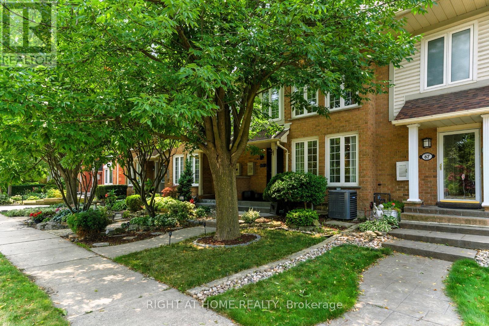 65 SUNVALE PLACE, Hamilton, Ontario