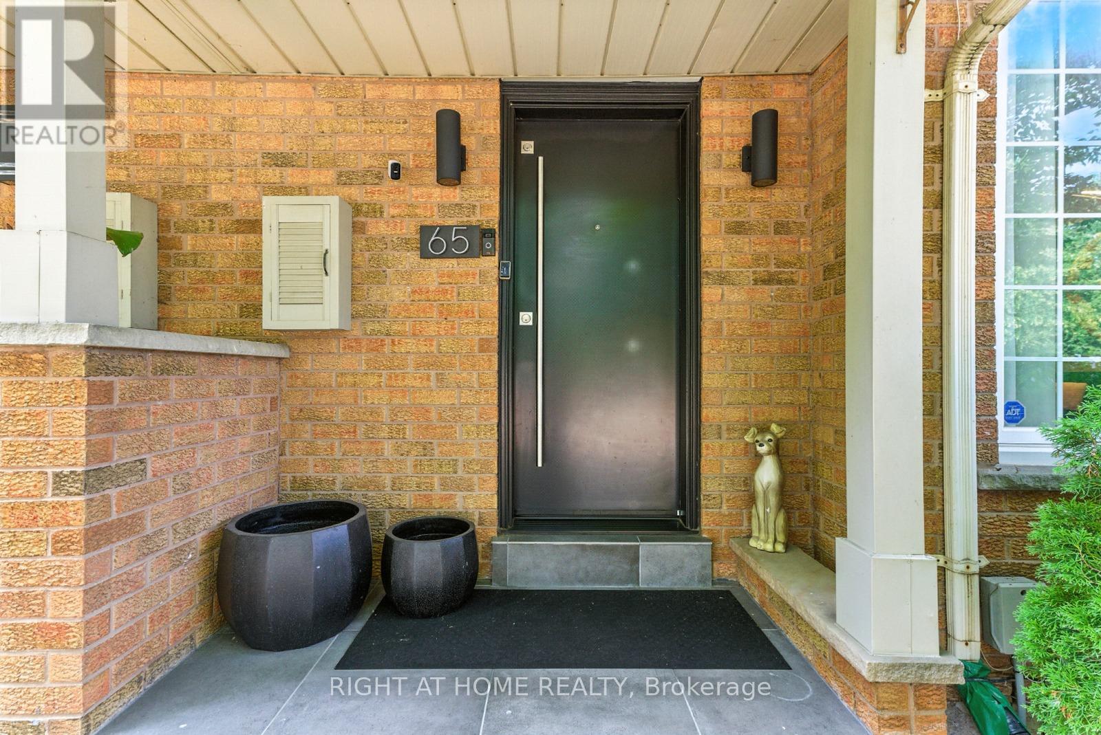 65 Sunvale Place, Hamilton, Ontario  L8E 4Z6 - Photo 2 - X12999864