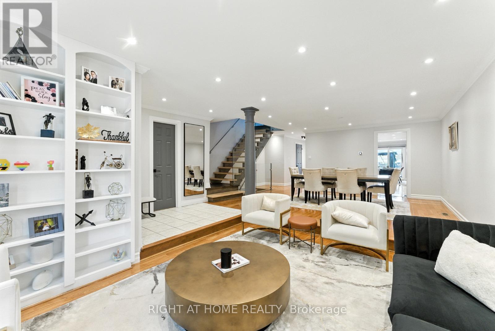 65 Sunvale Place, Hamilton, Ontario  L8E 4Z6 - Photo 5 - X12999864