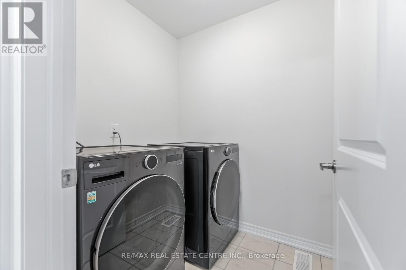 212 Broadacre Drive, Kitchener, Ontario  N2R 0S6 - Photo 29 - X12999872