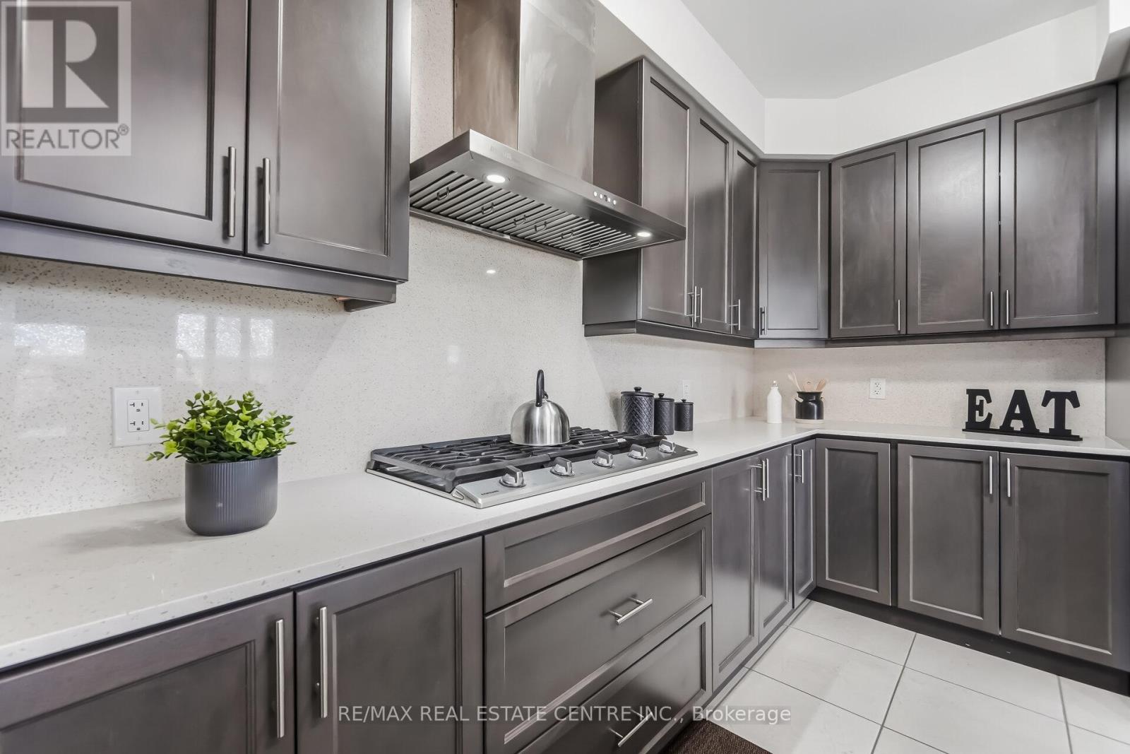 212 Broadacre Drive, Kitchener, Ontario  N2R 0S6 - Photo 8 - X12999872