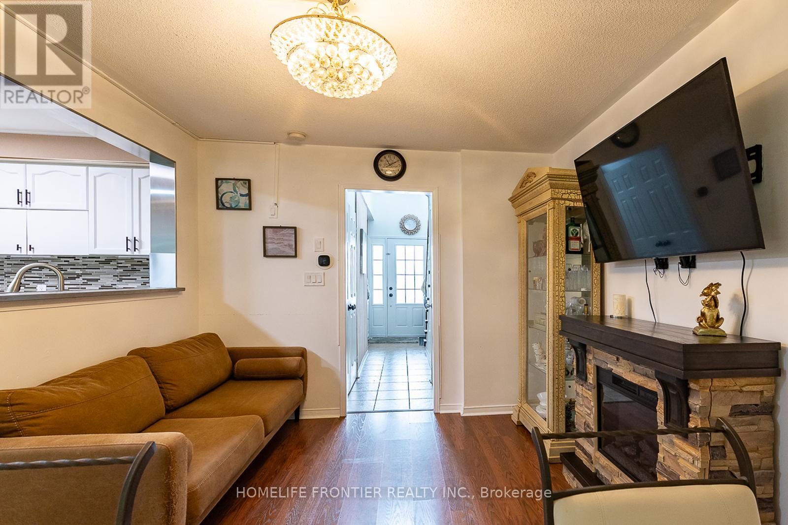 65 West Park Avenue, Bradford West Gwillimbury, Ontario  L3Z 0A7 - Photo 12 - N12998542