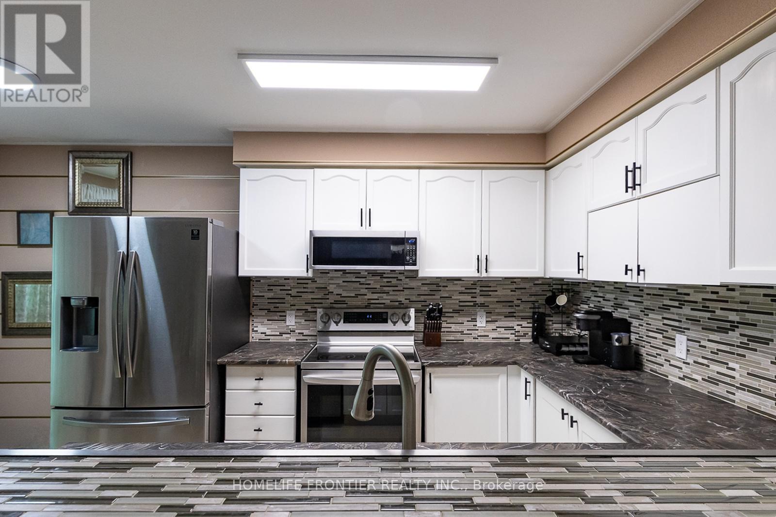 65 West Park Avenue, Bradford West Gwillimbury, Ontario  L3Z 0A7 - Photo 30 - N12998542