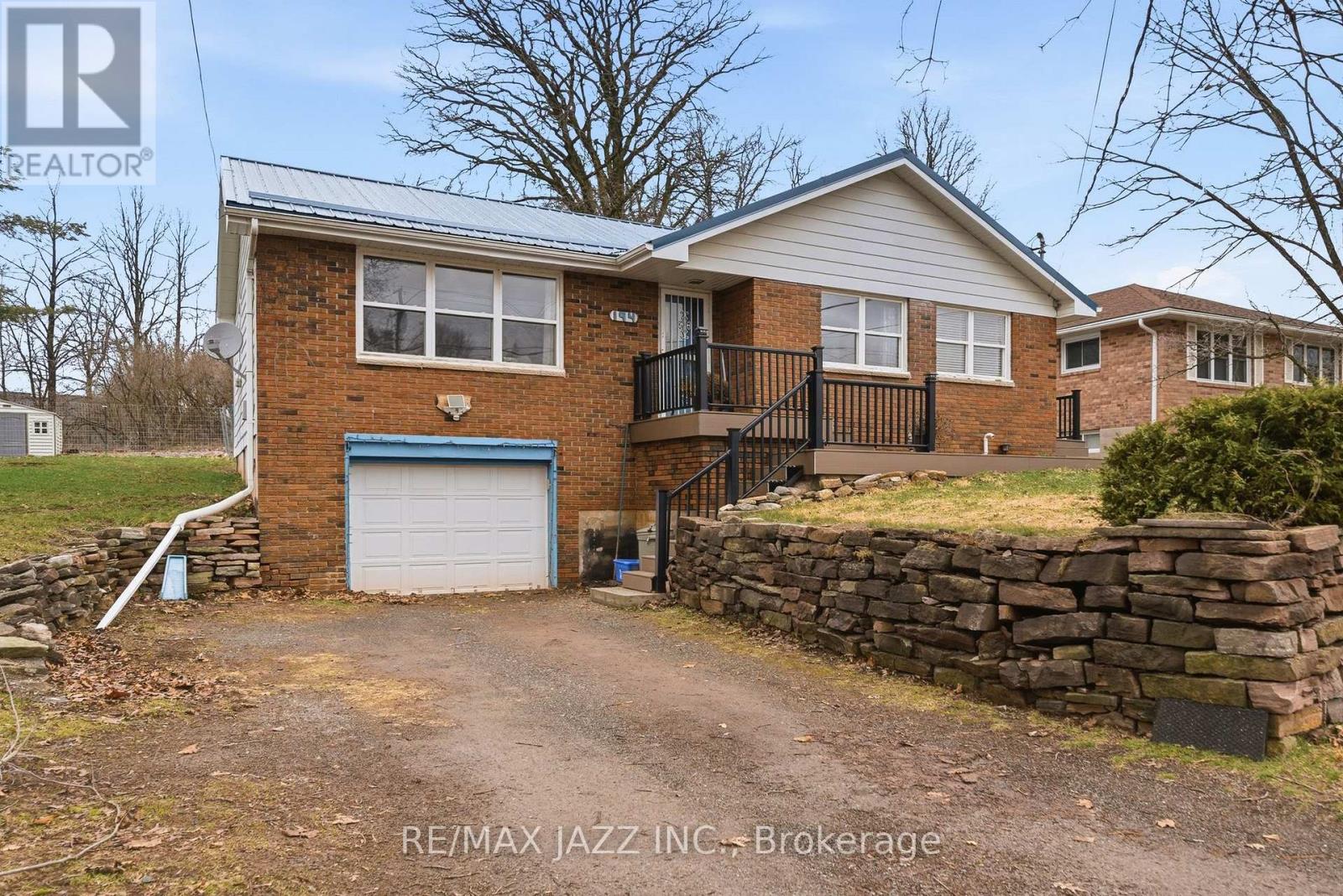 194 ST LAWRENCE STREET W, Centre Hastings, Ontario