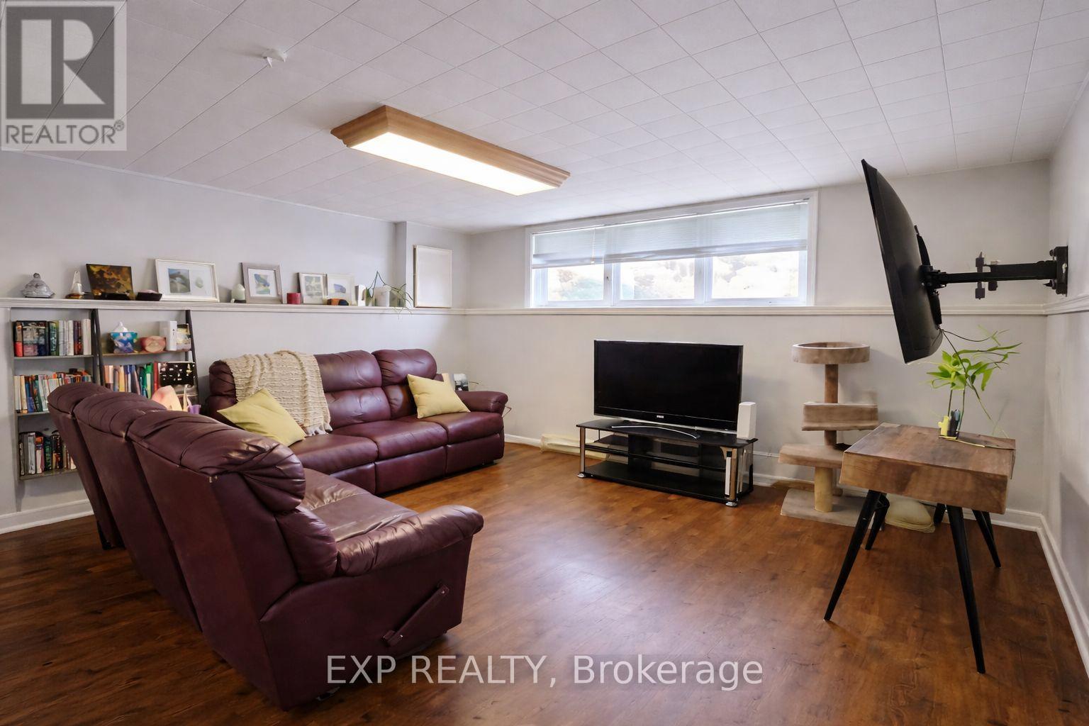 B - 898 Belvedere Avenue, Clarence-Rockland, Ontario K4K 1H1 - Photo 3 - X12926316