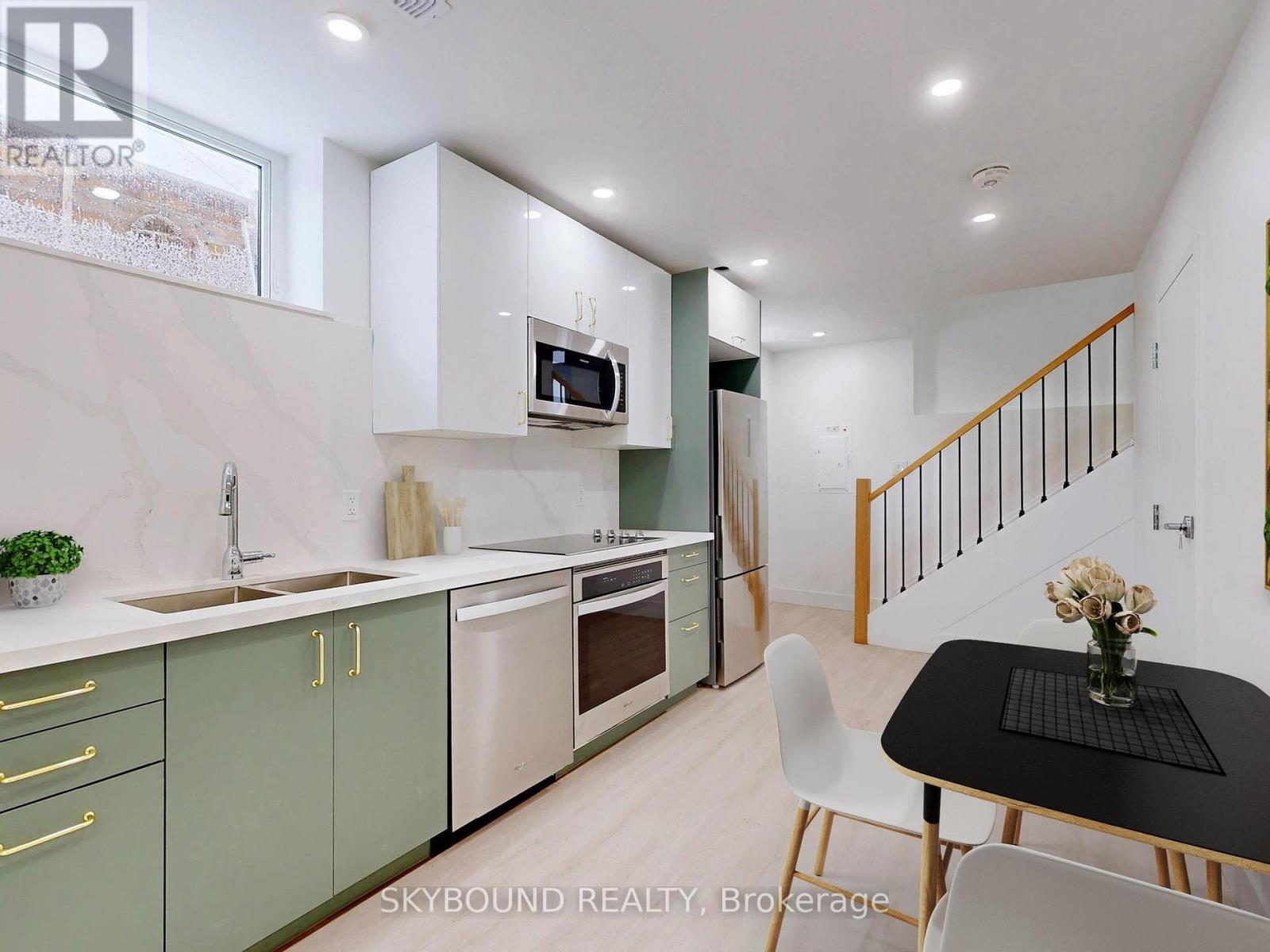 GARDEN - 134 VICTORY DRIVE, Toronto, Ontario