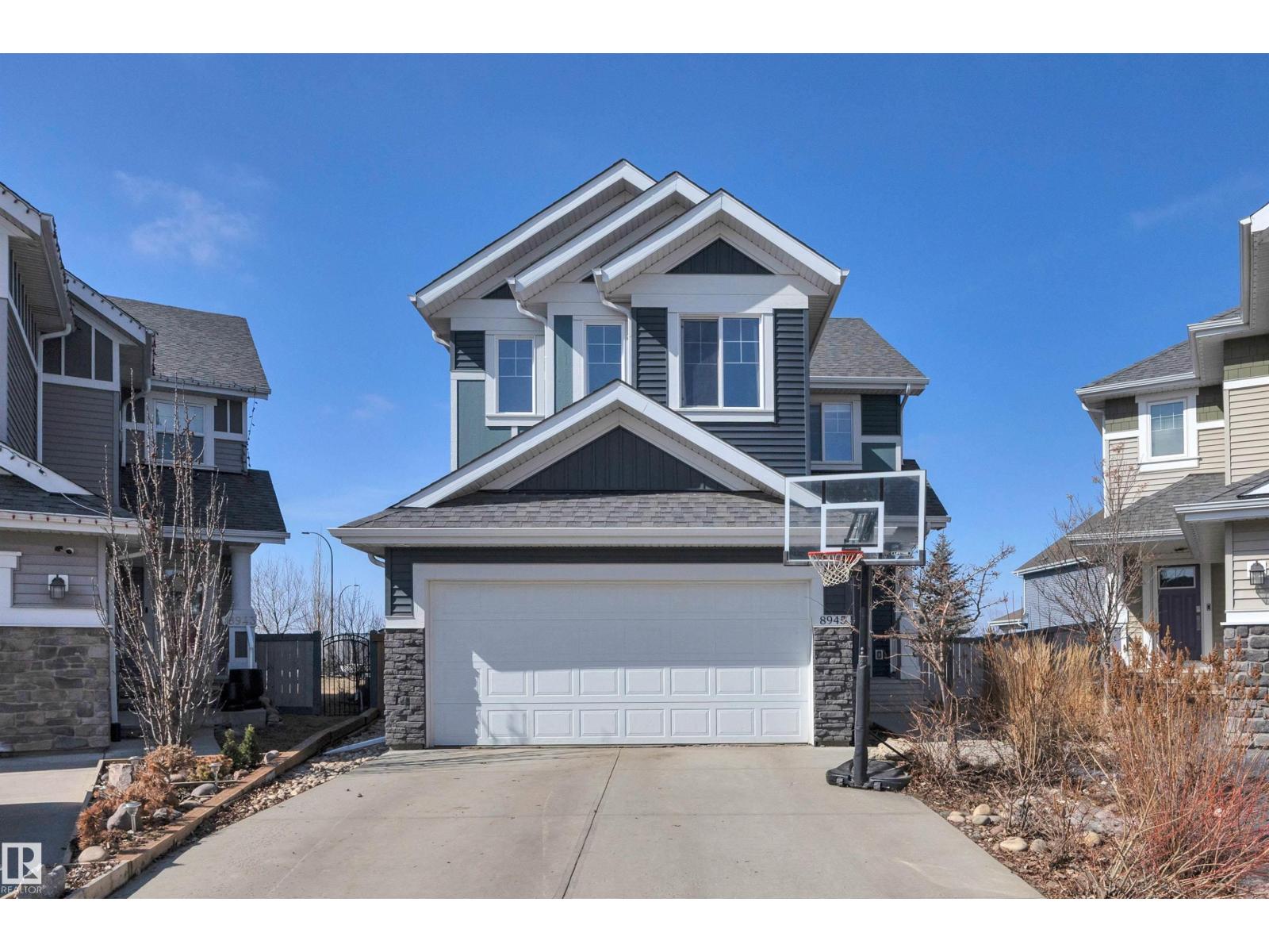 8945 24 AV SW, edmonton, Alberta