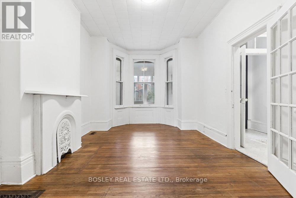 221 Beverley Street, Toronto, Ontario  M5T 1Z4 - Photo 10 - C13000004