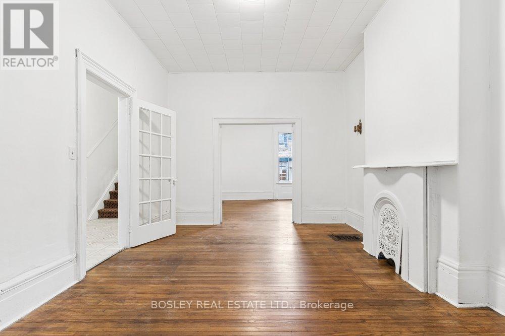 221 Beverley Street, Toronto, Ontario  M5T 1Z4 - Photo 11 - C13000004