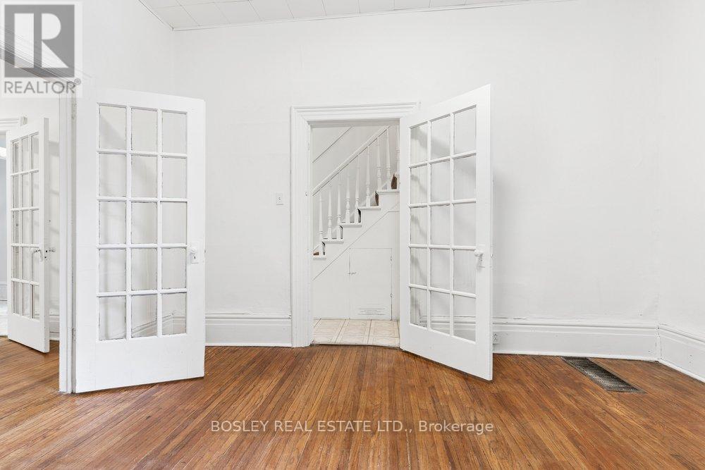 221 Beverley Street, Toronto, Ontario  M5T 1Z4 - Photo 14 - C13000004