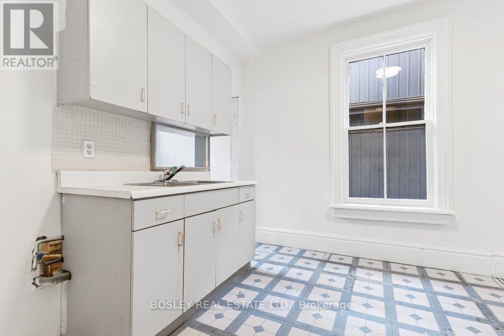 221 Beverley Street, Toronto, Ontario  M5T 1Z4 - Photo 24 - C13000004