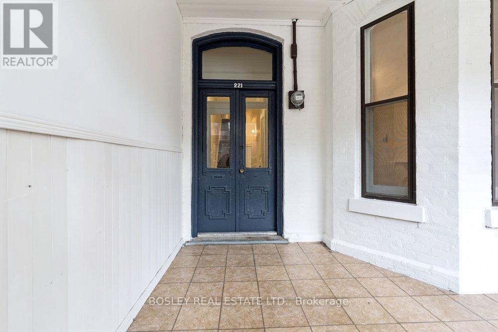 221 Beverley Street, Toronto, Ontario  M5T 1Z4 - Photo 3 - C13000004