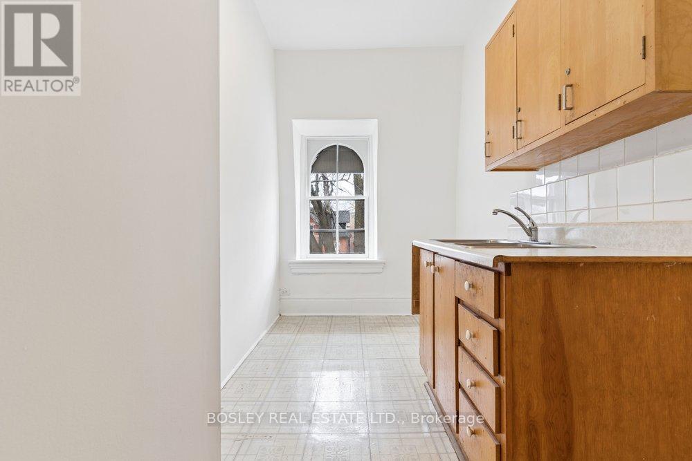 221 Beverley Street, Toronto, Ontario  M5T 1Z4 - Photo 33 - C13000004
