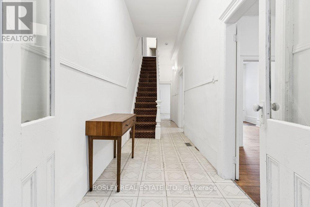 221 Beverley Street, Toronto, Ontario  M5T 1Z4 - Photo 7 - C13000004