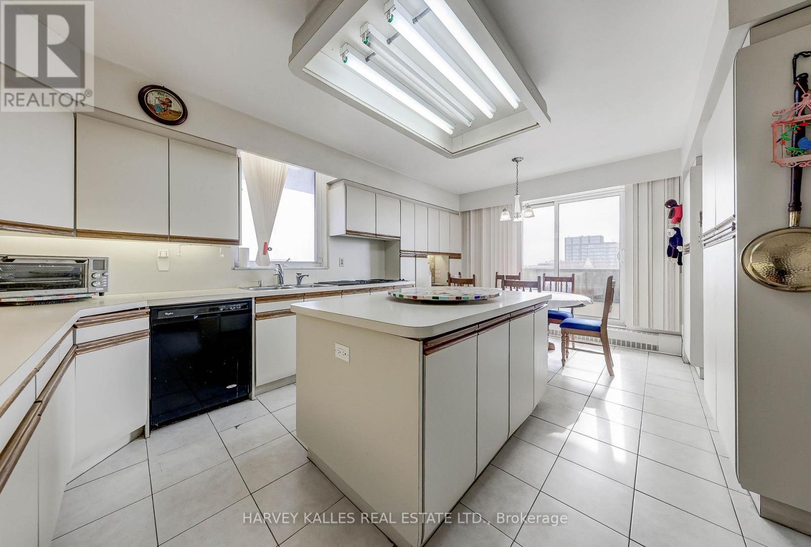 1001 - 2600 Bathurst Street, Toronto, Ontario  M6B 2Z4 - Photo 11 - C13000052