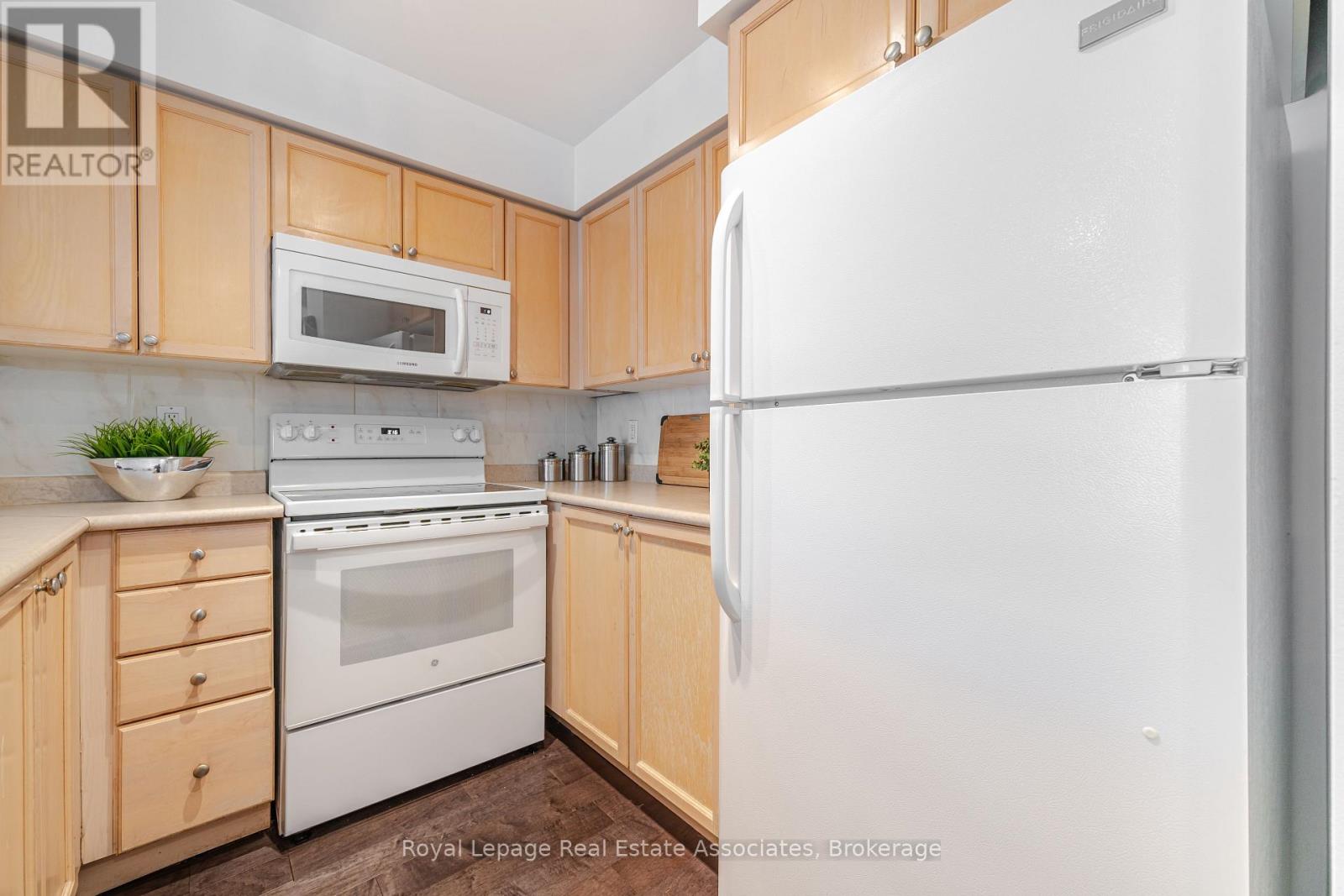 1507 - 388 Bloor Street E, Toronto, Ontario  M4W 3W9 - Photo 8 - C13000096