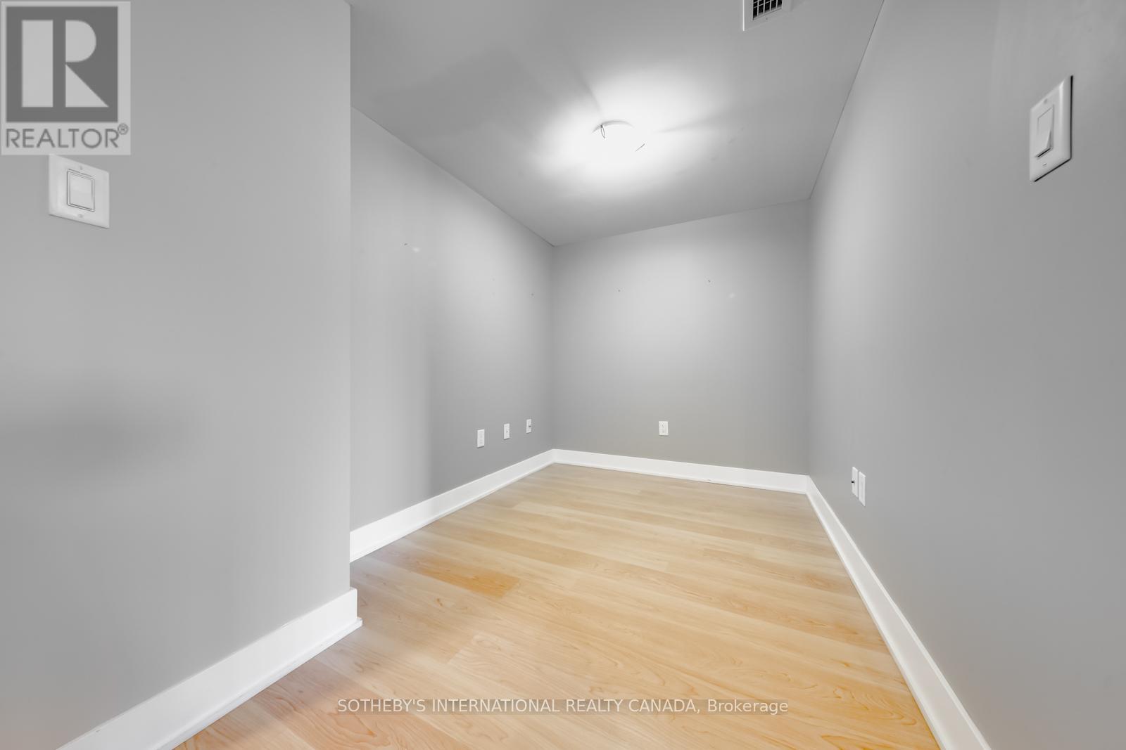 1705 - 20 Blue Jays Way, Toronto, Ontario  M5V 3W6 - Photo 21 - C13000104