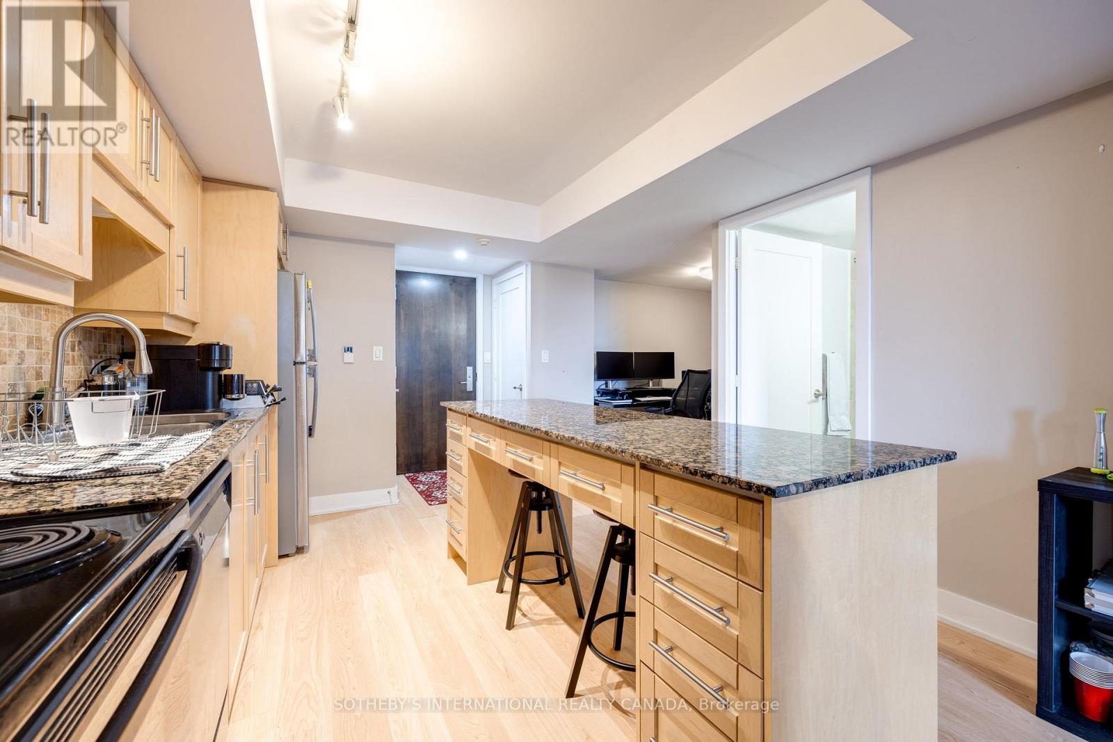 1705 - 20 Blue Jays Way, Toronto, Ontario  M5V 3W6 - Photo 4 - C13000104