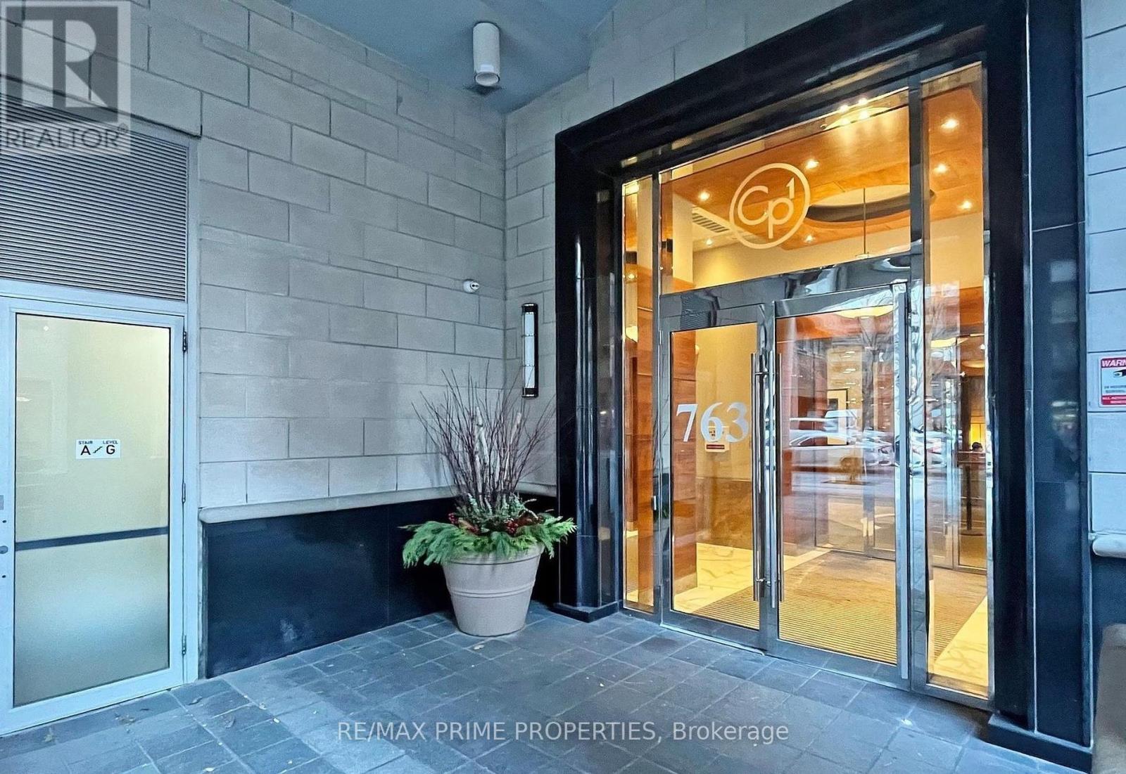 4702 - 763 Bay Street, Toronto, Ontario  M5G 2R3 - Photo 2 - C13000152