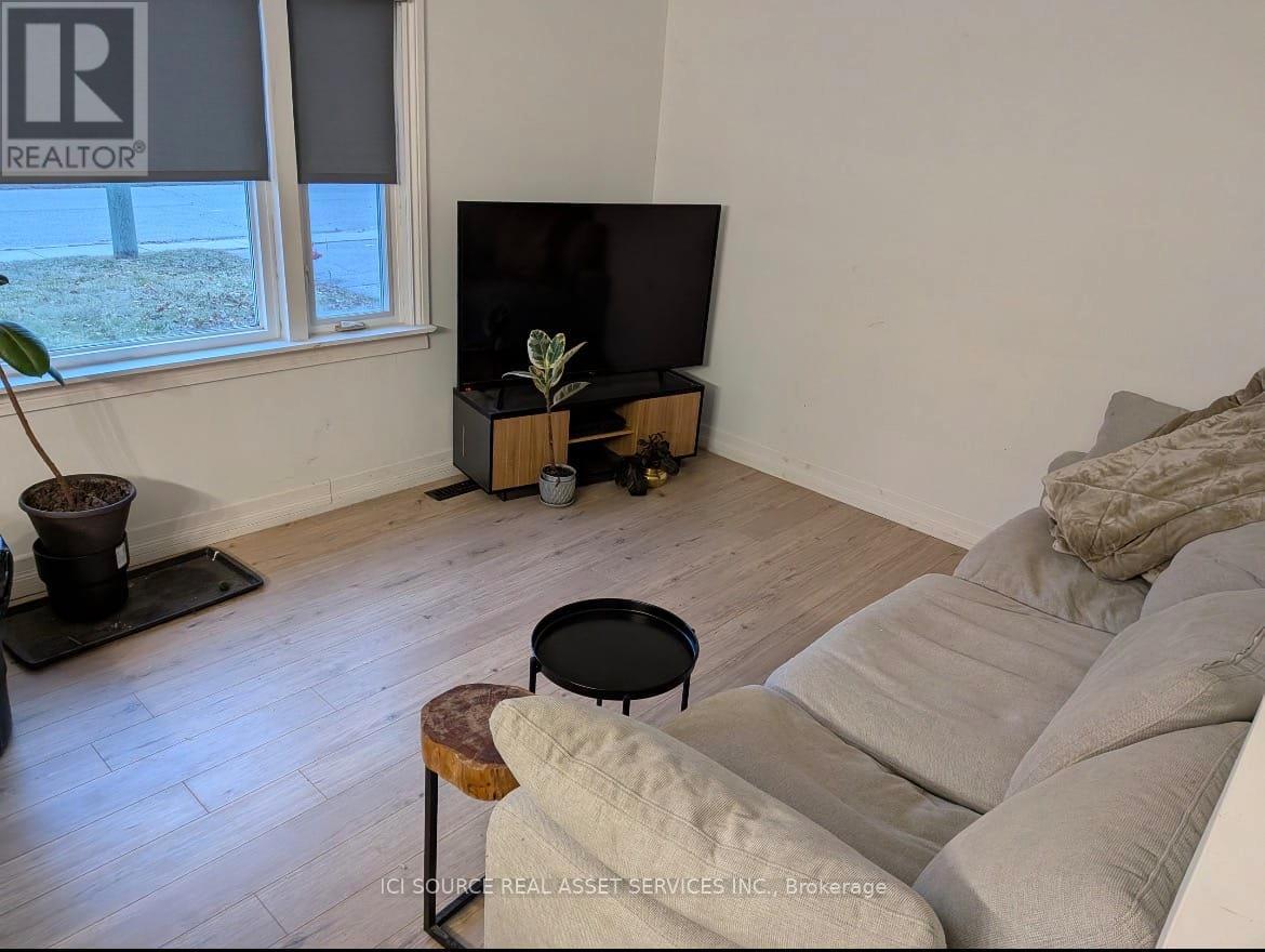 22 Mckay Road, Hamilton, Ontario  L9H 1H5 - Photo 4 - X12994480