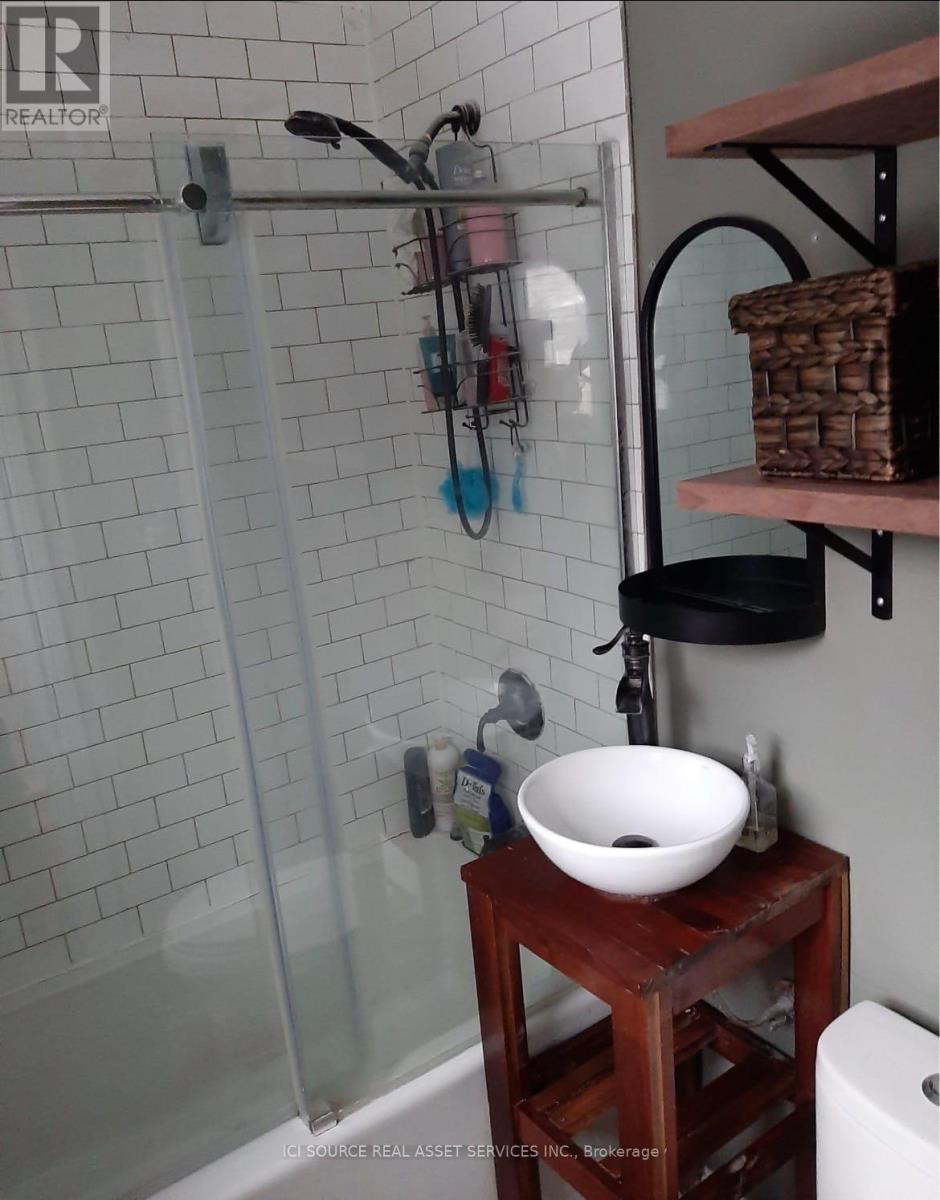 22 Mckay Road, Hamilton, Ontario  L9H 1H5 - Photo 9 - X12994480