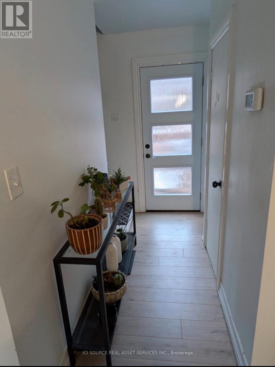 22 Mckay Road, Hamilton, Ontario  L9H 1H5 - Photo 2 - X12994480