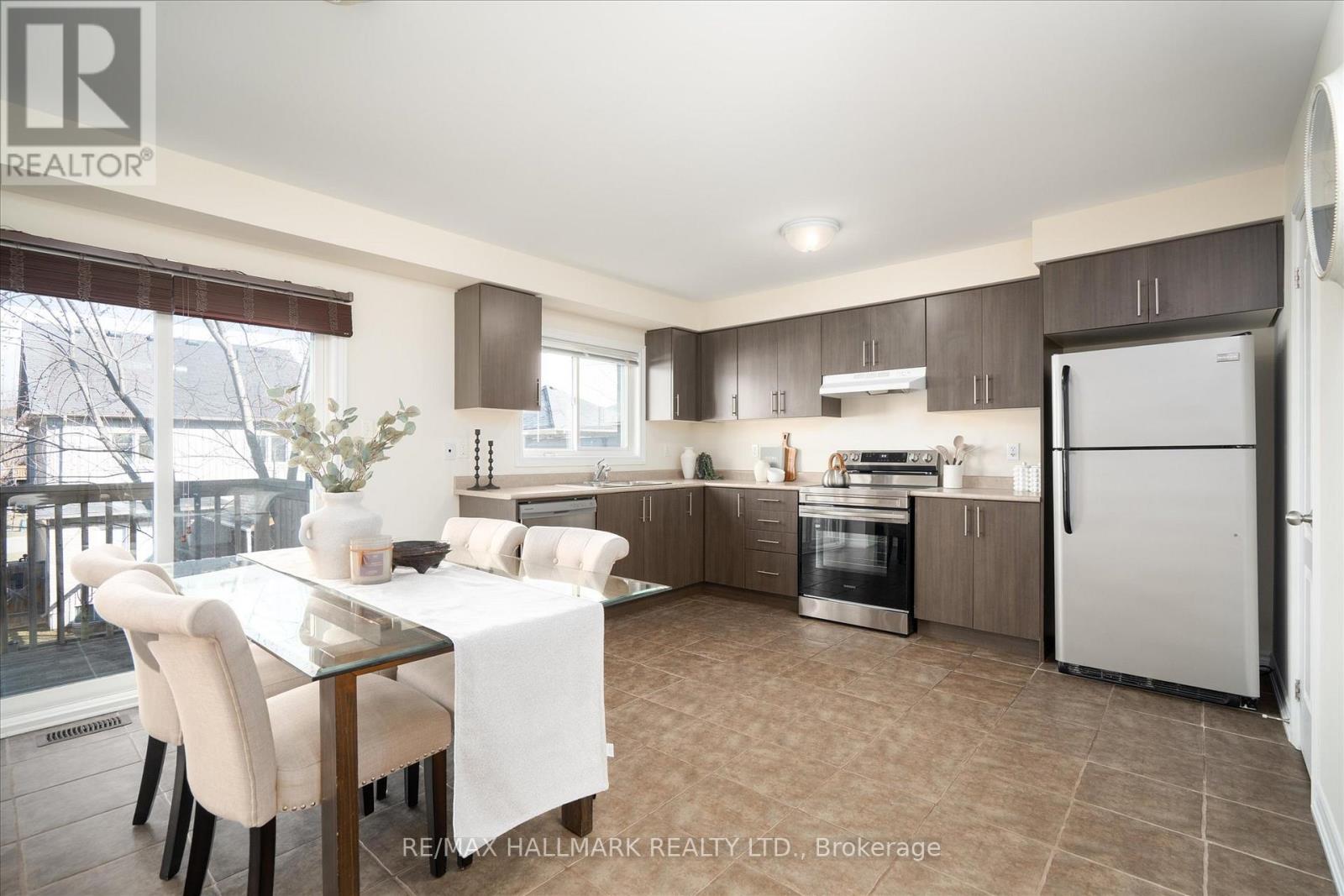 32 Katerson Lane, Clarington, Ontario  L1E 0E9 - Photo 6 - E13000056