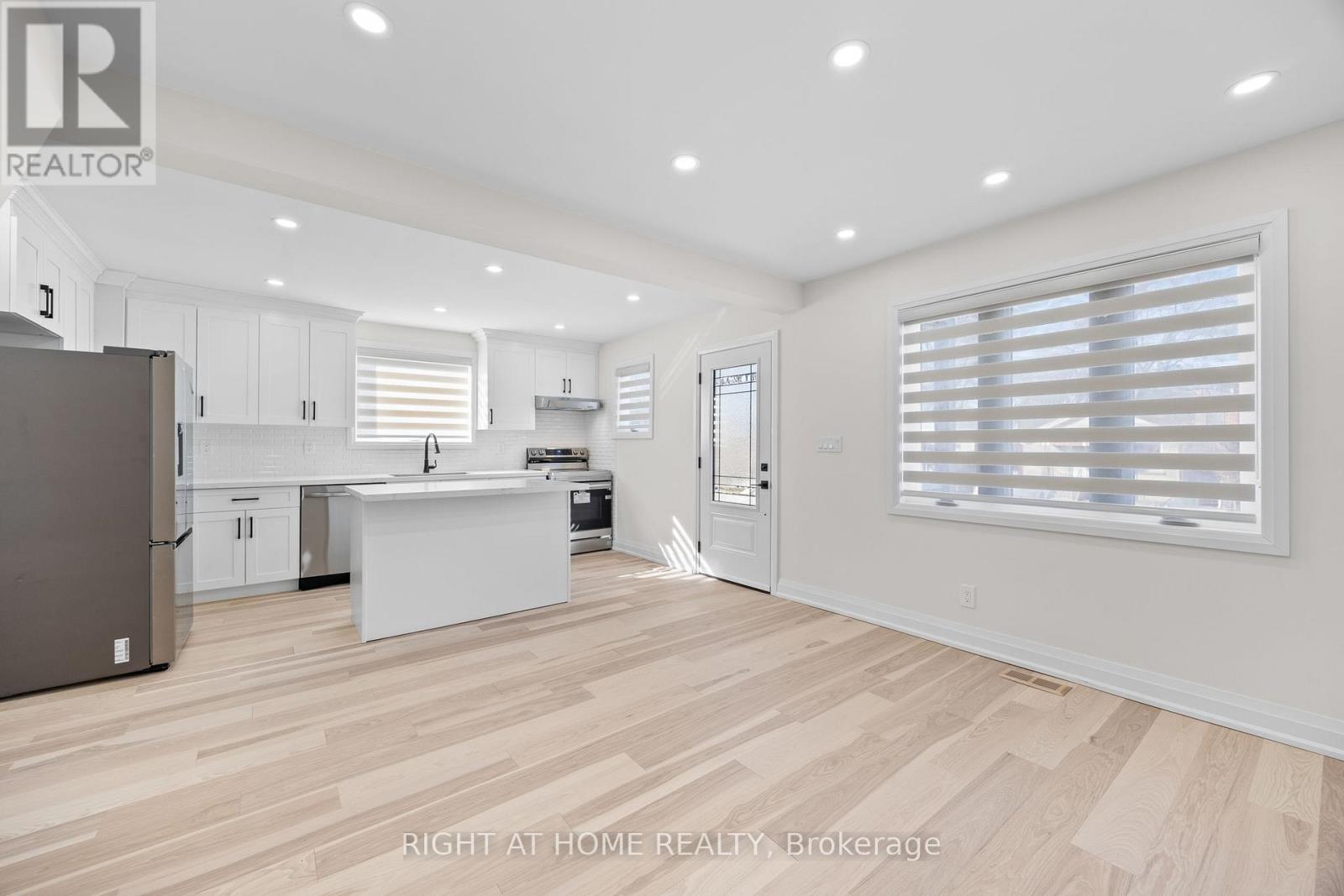 961 Victoria Park Avenue, Toronto, Ontario  M4B 2J4 - Photo 2 - E13000064