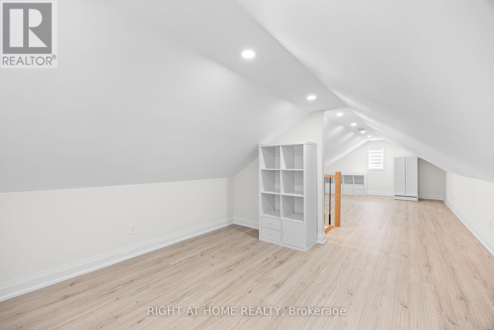 961 Victoria Park Avenue, Toronto, Ontario  M4B 2J4 - Photo 25 - E13000064