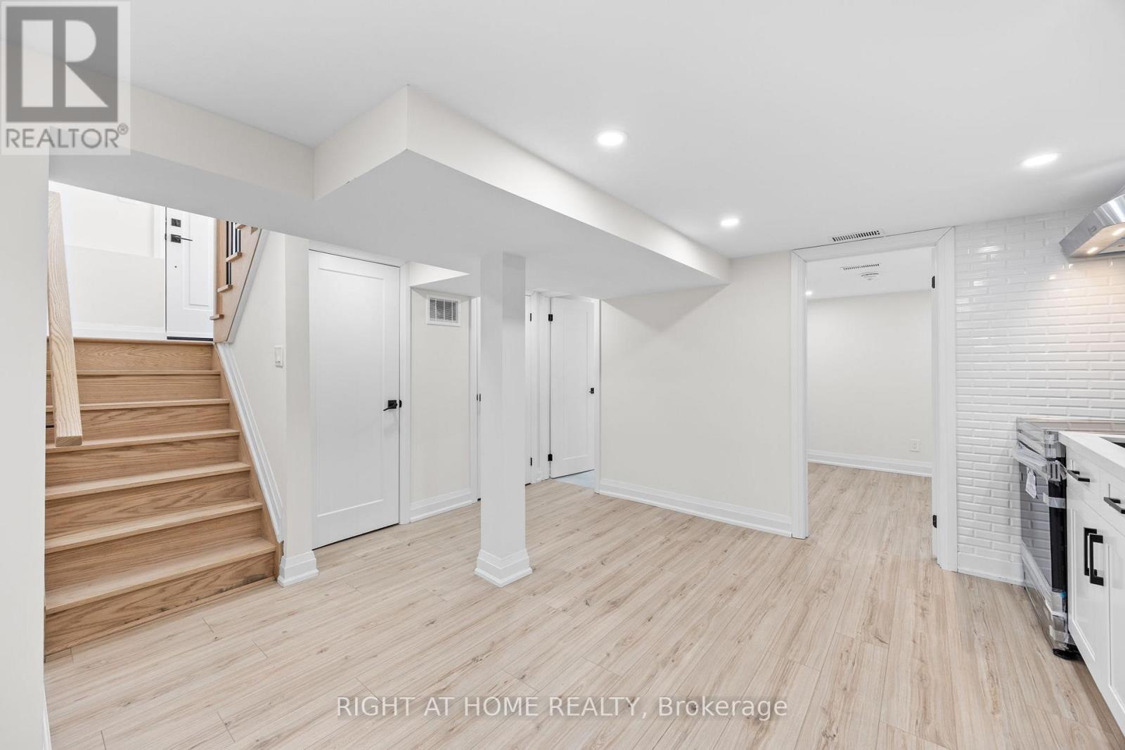 961 Victoria Park Avenue, Toronto, Ontario  M4B 2J4 - Photo 29 - E13000064